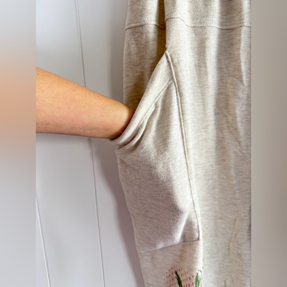 Anthropologie Daily Practice Relaxed Jogger Beige with Green Graphic Print S - Picture 11 of 15